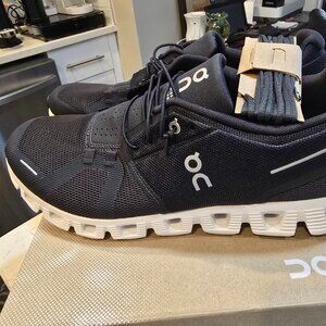 On Cloud 5 (Black/White) - Mens Size 11 NEW - SKU 59.98919 - Running - Hiking